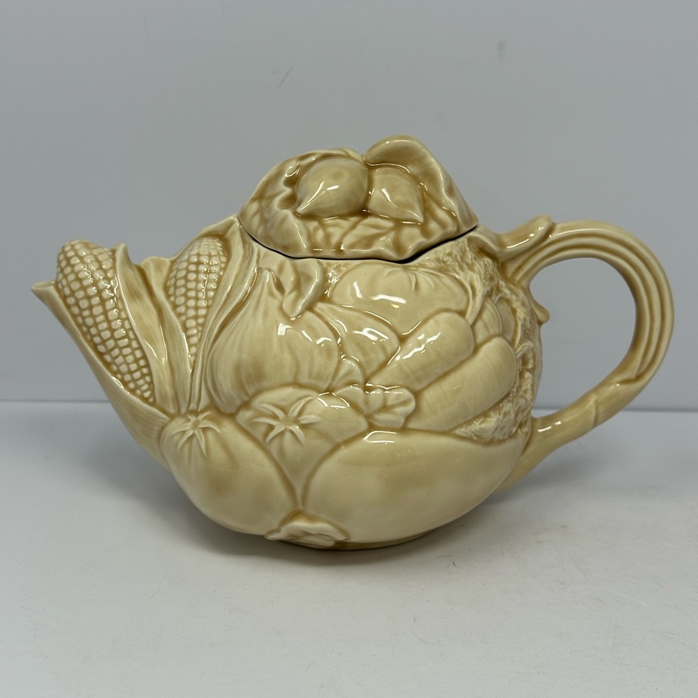 Vintage 1970’s Holland Mold Beige Vegetable Teapot Ceramic Rare! A0